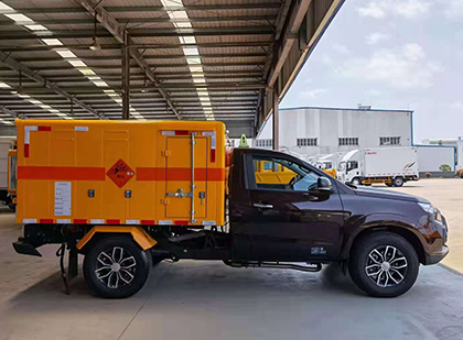拉孜爆破器材运输车